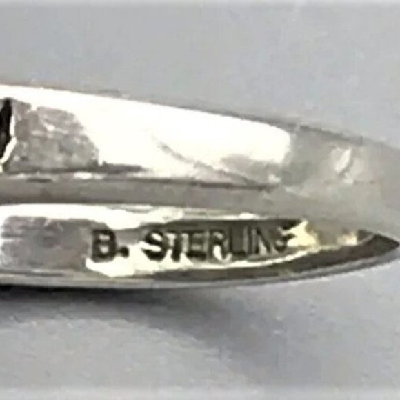 Vintage Brutalist / Modernist Sterling Silver Ring with Jade and Diamonds - Picture 2 of 10